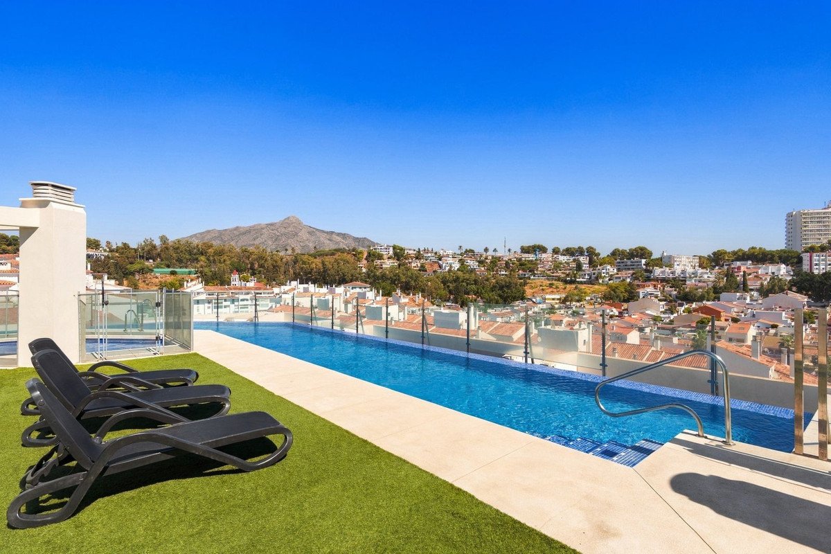 3 Bed Middle Floor Apartment in Nueva Andalucía