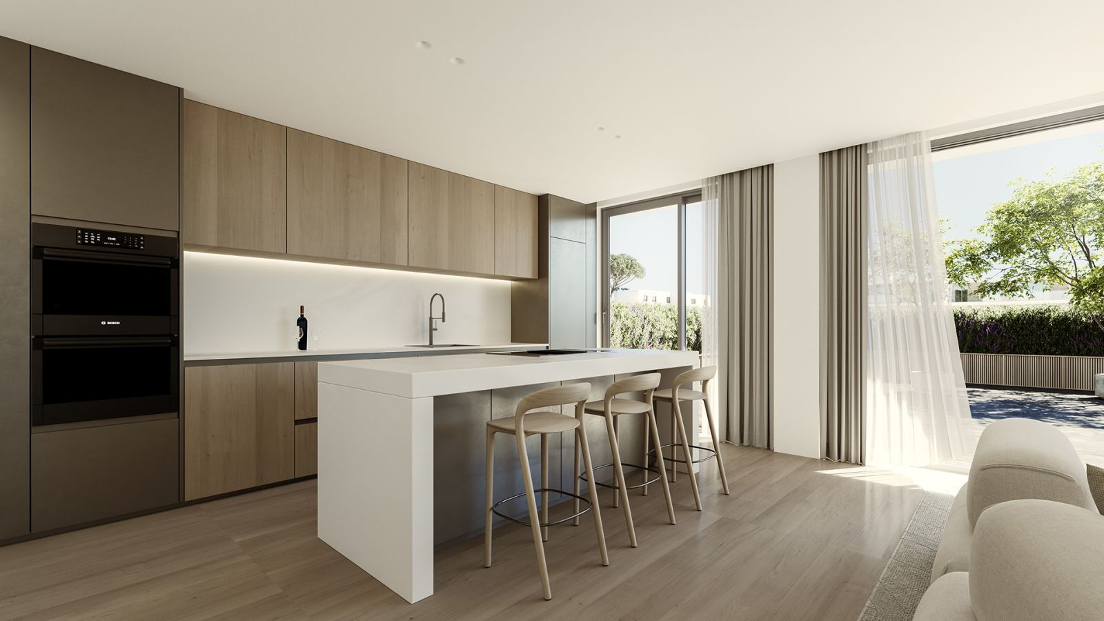 Moderne keuken met kookeiland en uitzicht op buiten bij Isla Bela