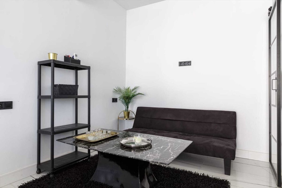 1 Bed Office in Nueva Andalucía في Nueva Andalucía, مكتب