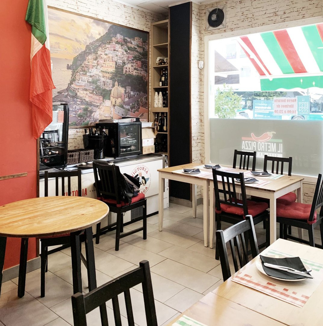 1 Bed Restaurant in Nueva Andalucía في Nueva Andalucía, مطعم