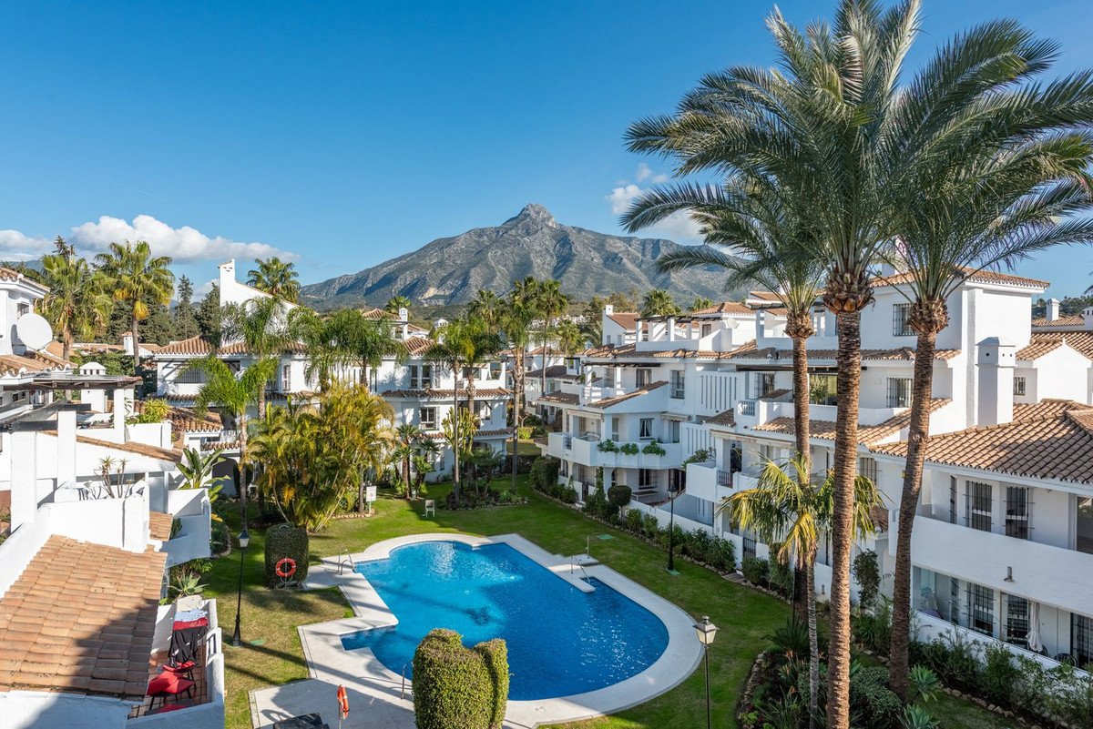 2 Bed بنتهاوس Duplex in Nueva Andalucía في Nueva Andalucía, بنتهاوس دوبلكس