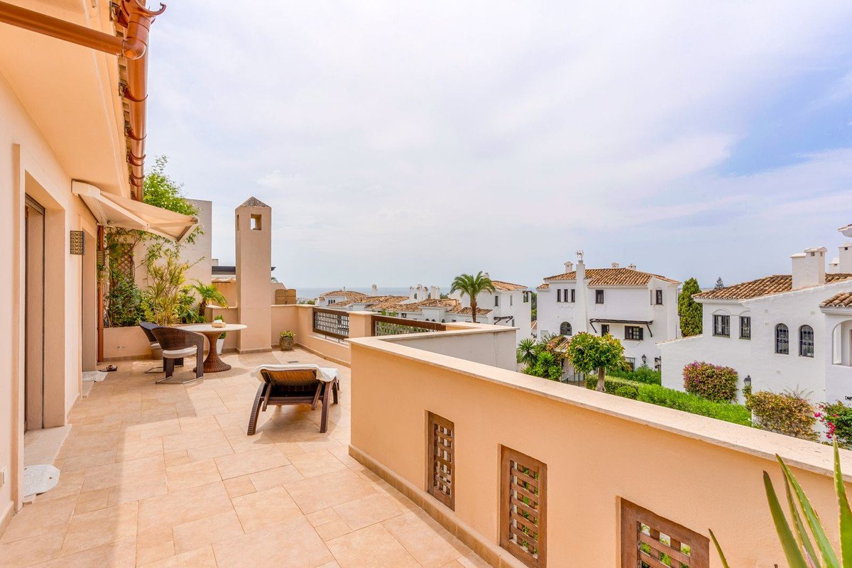 2 Bed Penthouse in Nueva Andalucía in Nueva Andalucía, Penthouse