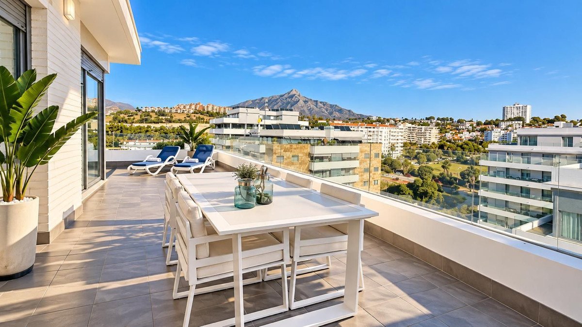 2 Bed Penthouse in Nueva Andalucía