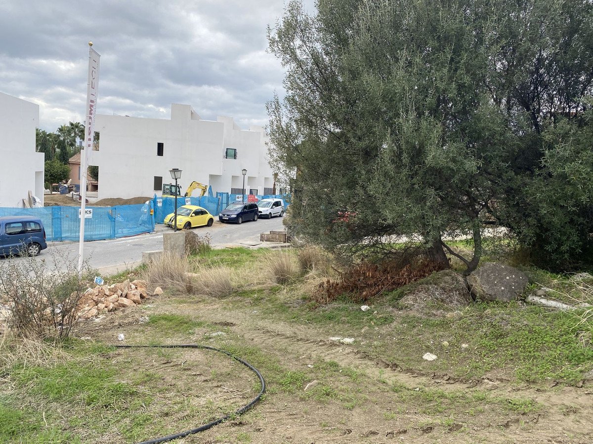 Residential Plot in Nueva Andalucía in Nueva Andalucía, Residential Plot