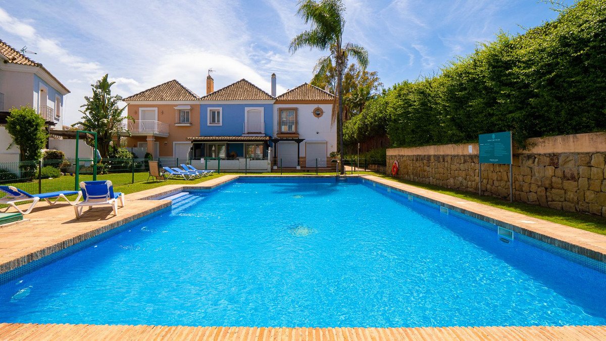 2 Bed Townhouse in Nueva Andalucía in Nueva Andalucía, 