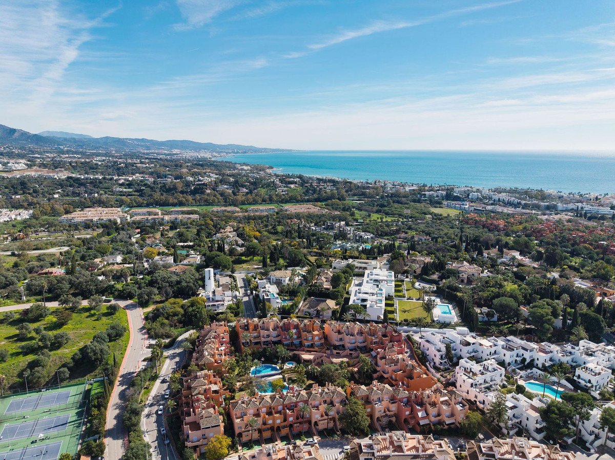 3 Bed بيت مدينة in Nueva Andalucía في Nueva Andalucía, تاون هاوس