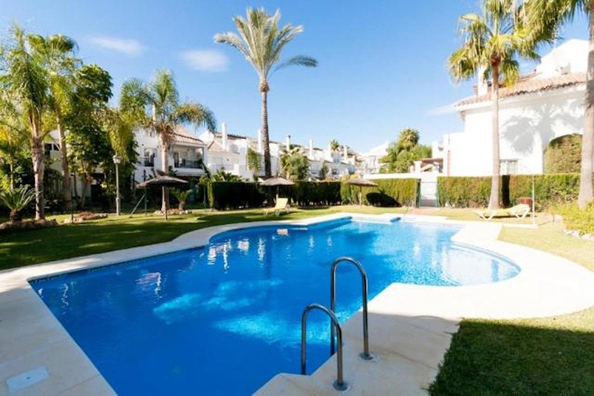 3 Bed Townhouse in Nueva Andalucía in Nueva Andalucía, Townhouse