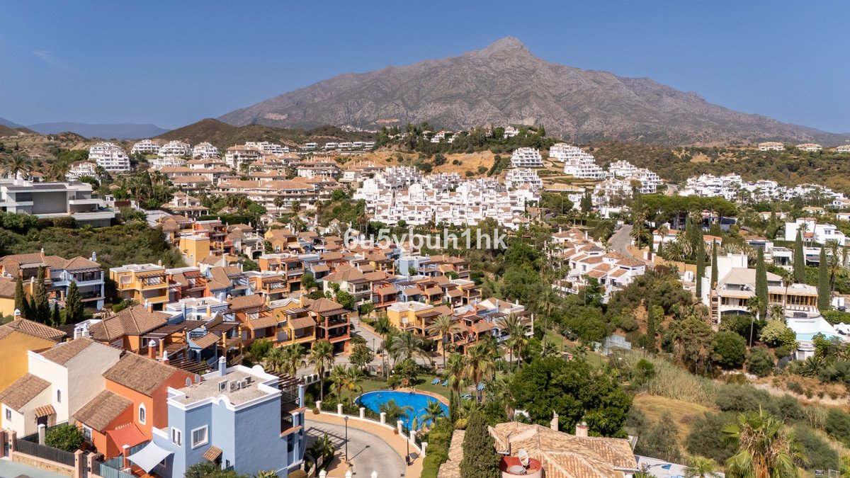 4 Bed Townhouse in Nueva Andalucía in Nueva Andalucía, Townhouse