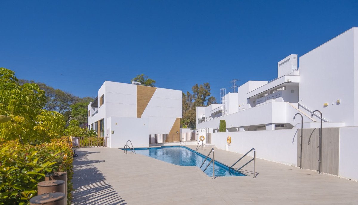 4 Bed Townhouse in Nueva Andalucía in Nueva Andalucía, Townhouse