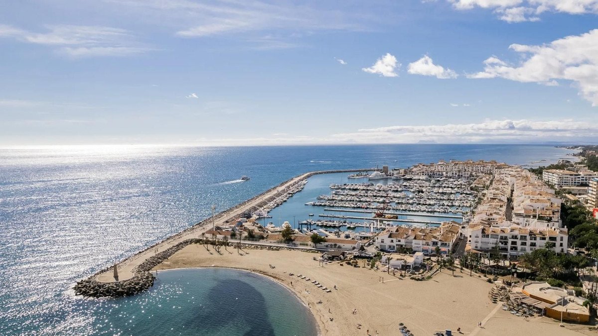 4 Bed Villa indipendente in Nueva Andalucía, Villa Indipendente