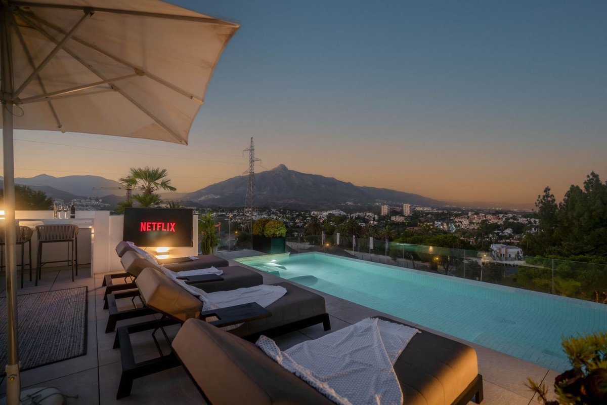 3 Bed Fritliggende villa in Nueva Andalucía i Nueva Andalucía, Fritliggende Villa