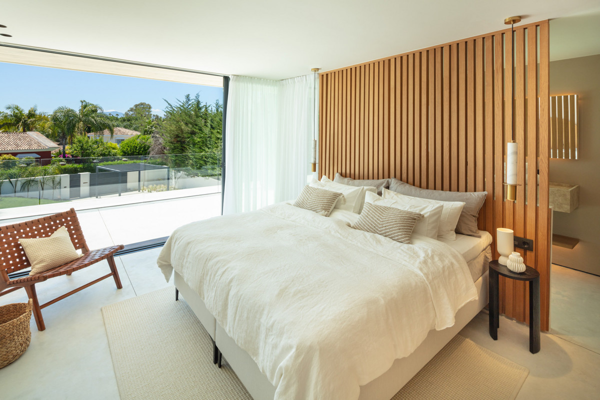 4 Bed فيلا مستقلة in Nueva Andalucía في Nueva Andalucía, فيلا منفصلة