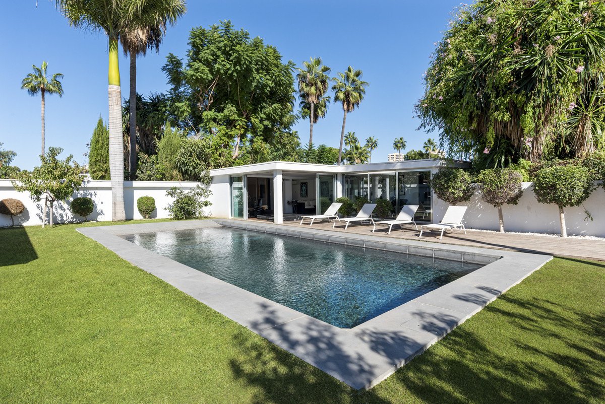 4 Bed Vrijstaande Villa in Nueva Andalucía in Nueva Andalucía, Vrijstaande Villa