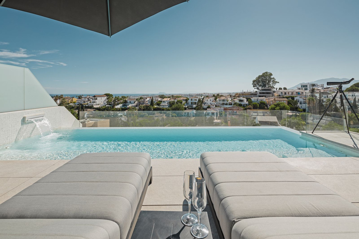 4 Bed منزل شبه منفصل in Nueva Andalucía في Nueva Andalucía, منزل شبه منفصل