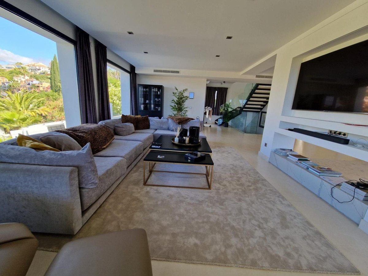 5 Bed Detached Villa in Nueva Andalucía in Nueva Andalucía, Detached Villa