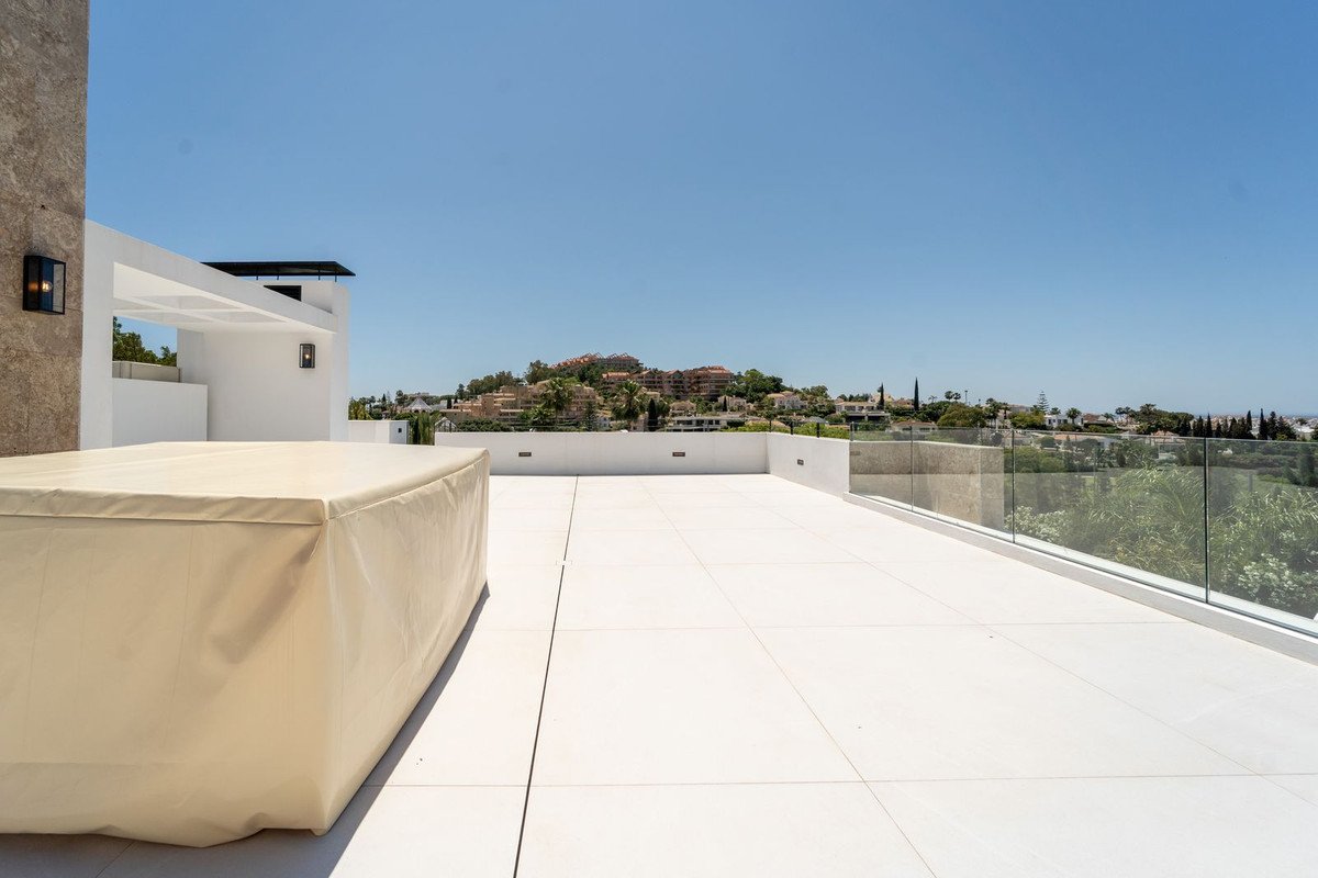 5 Bed فيلا مستقلة in Nueva Andalucía في Nueva Andalucía, فيلا مستقلة