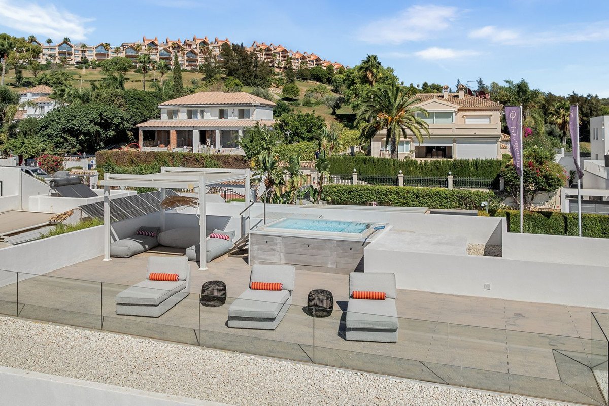 5 Bed Detached Villa in Nueva Andalucía