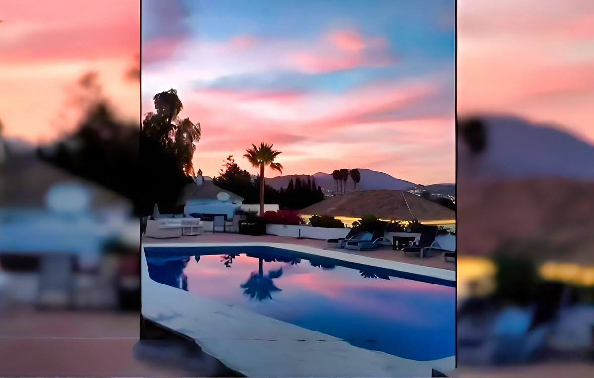 5 Bed فيلا مستقلة in Nueva Andalucía في Nueva Andalucía, فيلا مستقلة