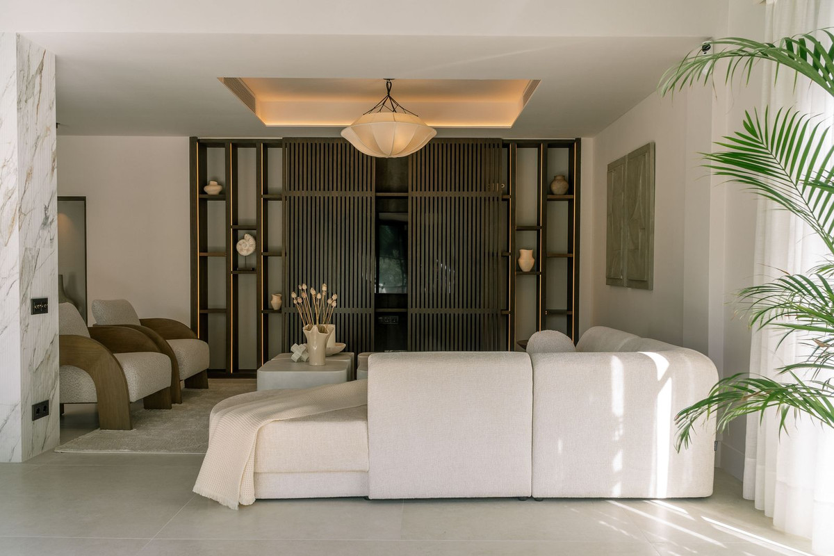 5 Bed فيلا مستقلة in Nueva Andalucía في Nueva Andalucía, فيلا مستقلة