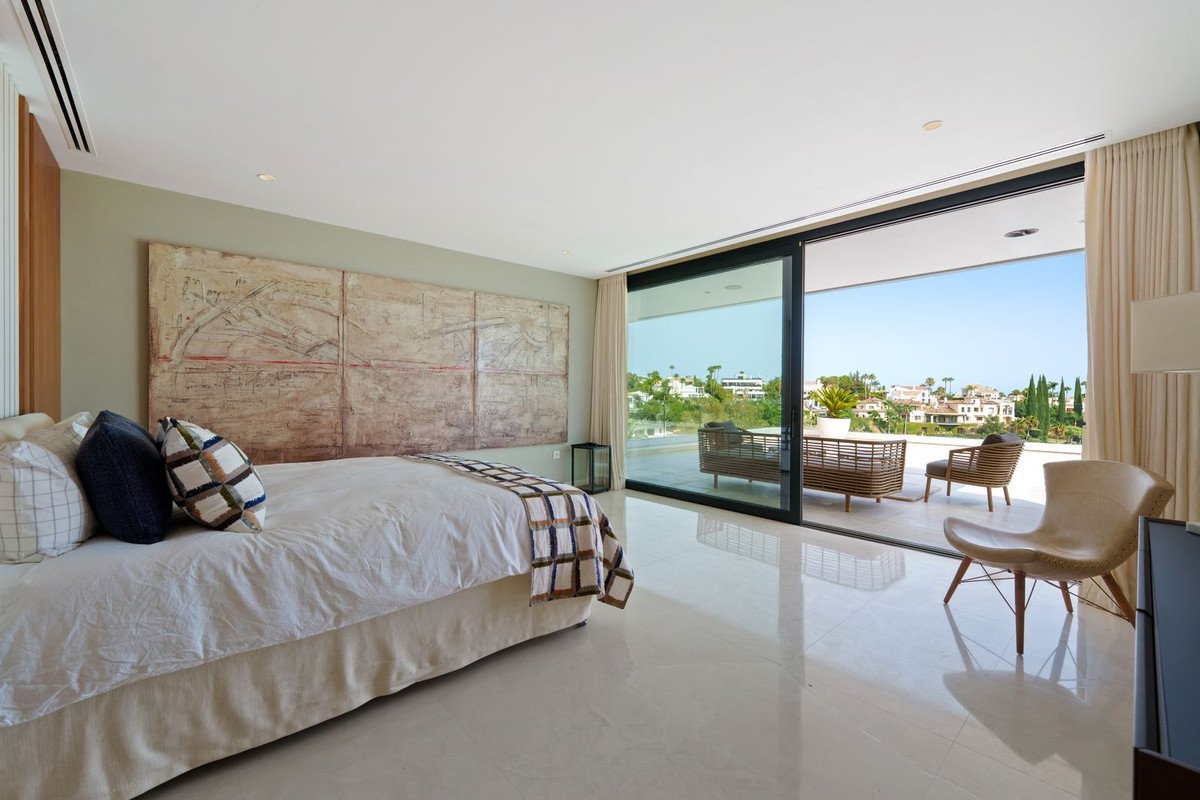 5 Bed Vrijstaande Villa in Nueva Andalucía in Nueva Andalucía, Vrijstaande Villa