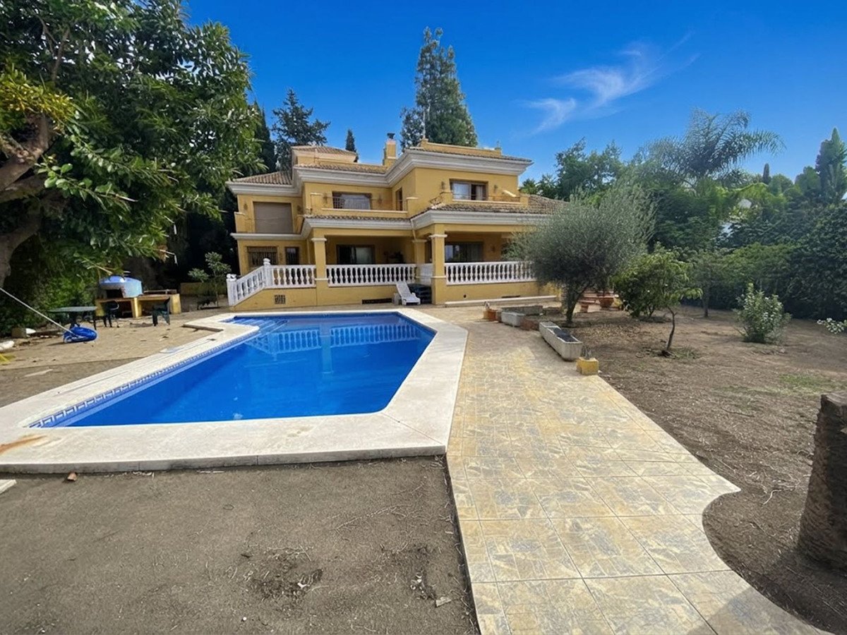 6 Bed Samostatně stojící vila in Nueva Andalucía