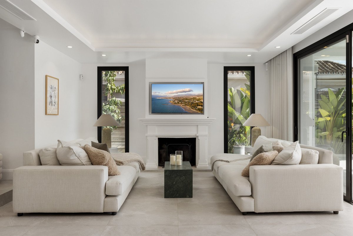 6 Bed Detached Villa in Nueva Andalucía in Nueva Andalucía, Detached Villa