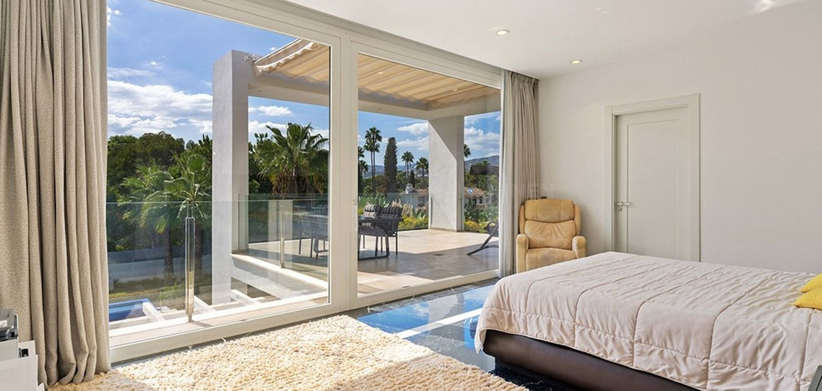 7 Bed فيلا مستقلة in Nueva Andalucía في Nueva Andalucía, فيلا منفصلة