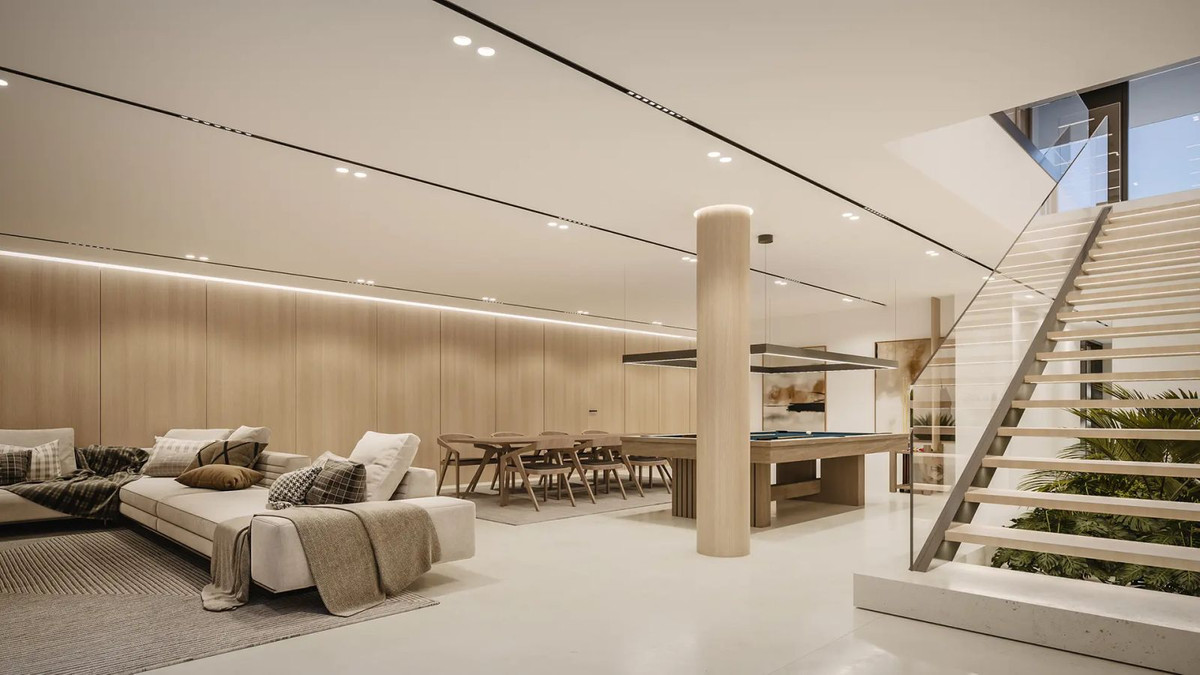 Moderne, luxe woonkamer met biljart, eettafel en trap.