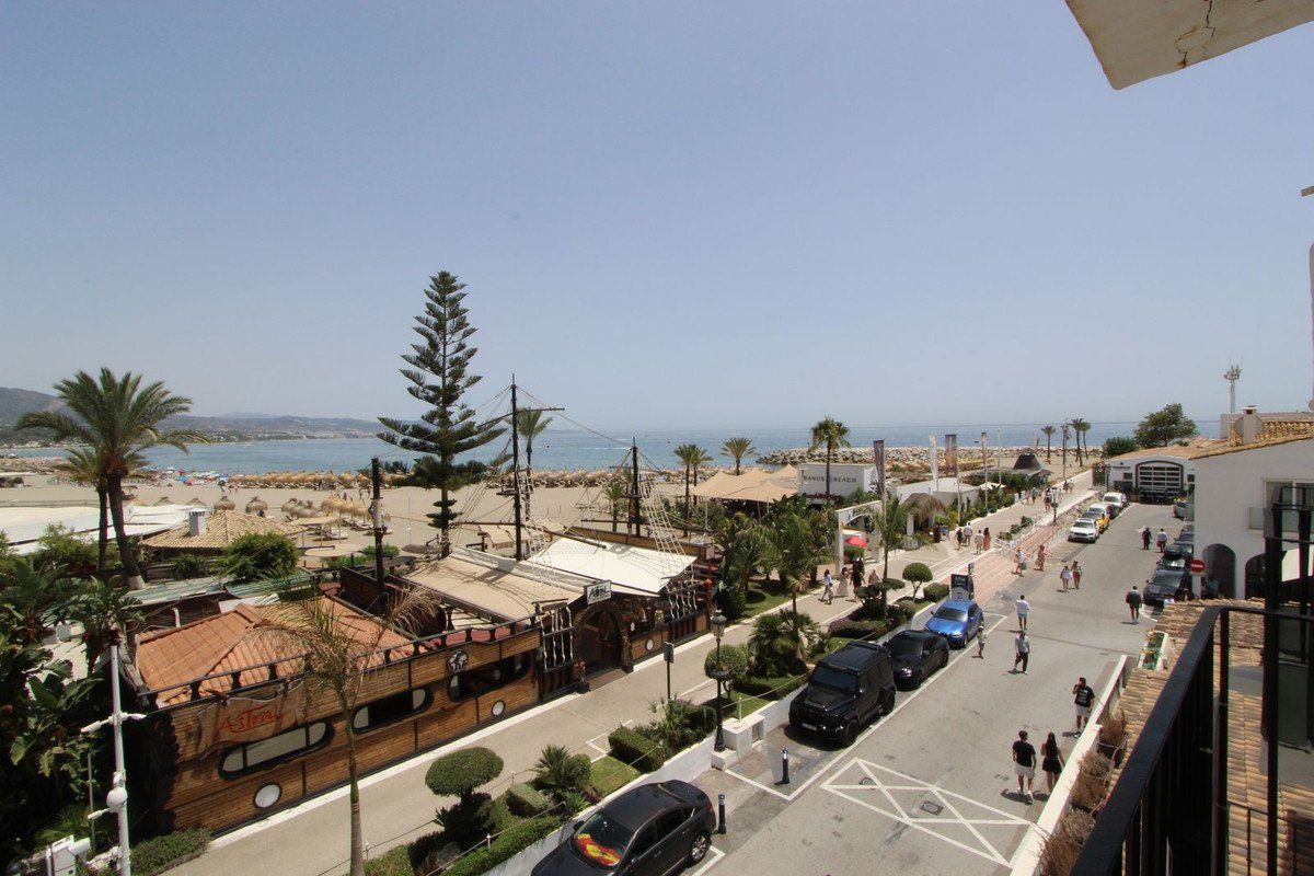 1 Bed Middle Floor Apartment in Puerto Banús in Puerto Banús, Apartment