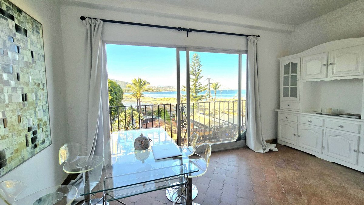 1 Bed Middle Floor Apartment in Puerto Banús in Puerto Banús, Apartment