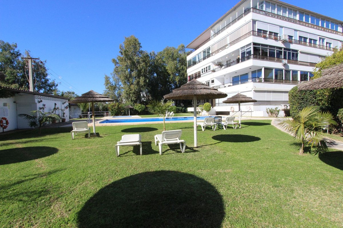 1 Bed Middle Floor Apartment in Puerto Banús