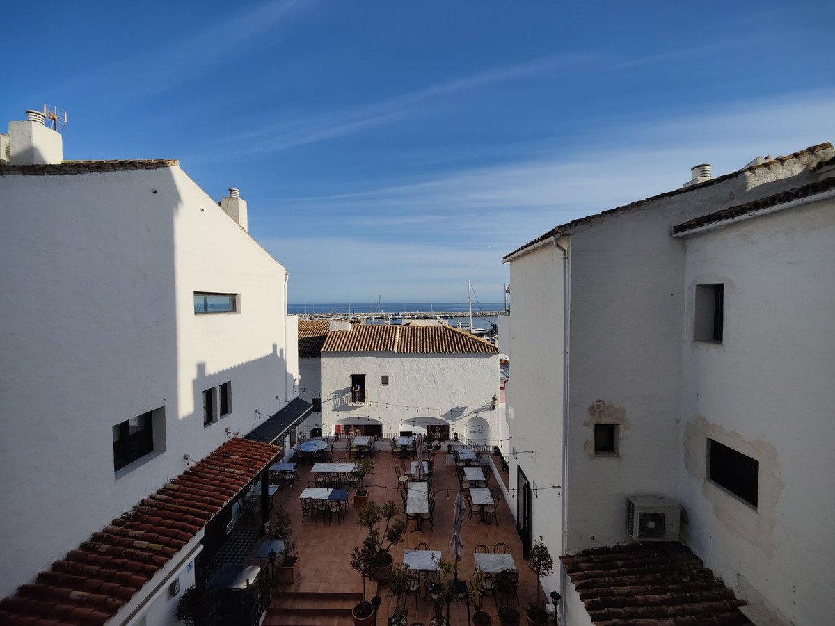 1 Bed Middle Floor Apartment in Puerto Banús