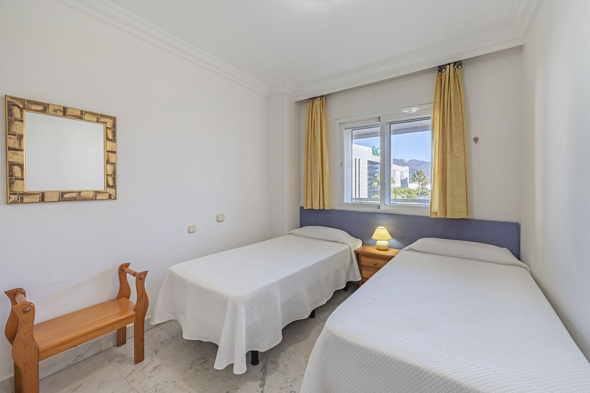 2 Bed شقة في الطابق الأوسط in Puerto Banús في Puerto Banús, شقة