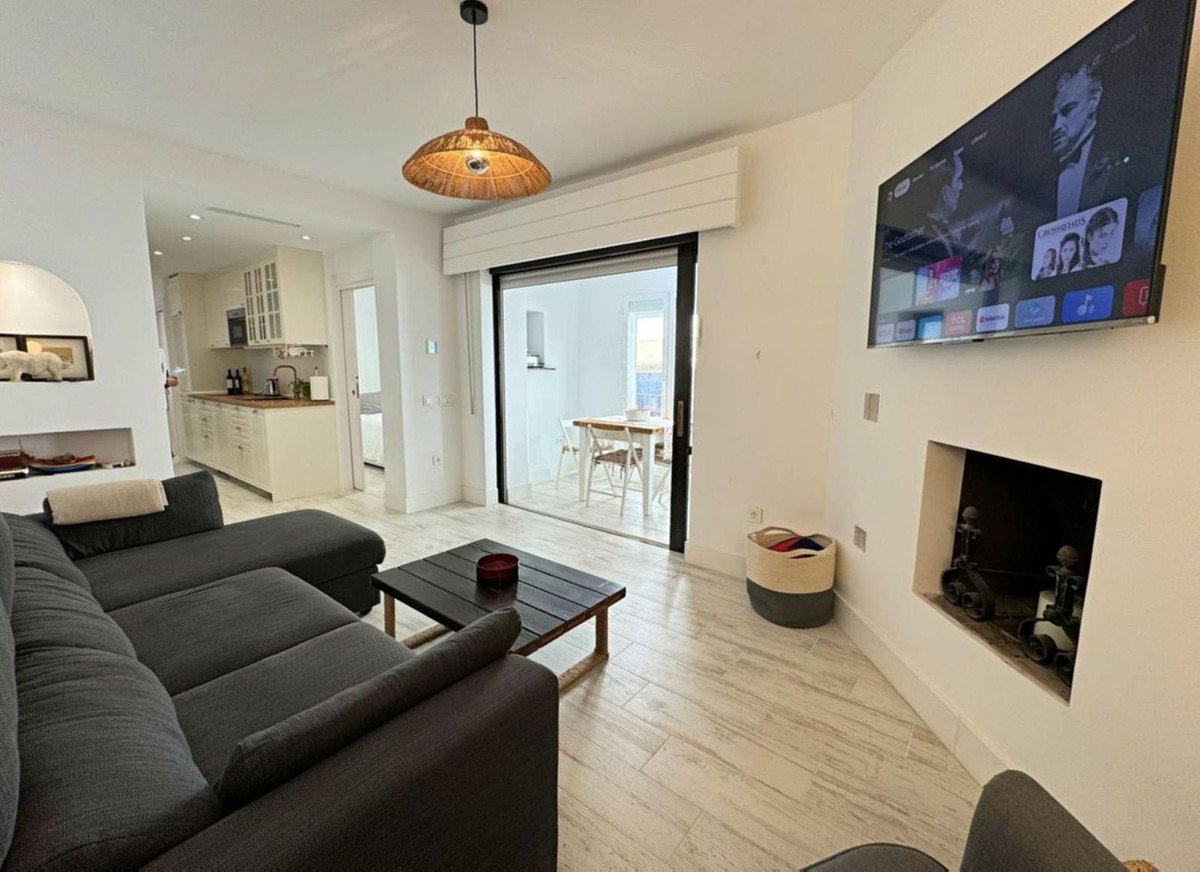 2 Bed Middle Floor Apartment in Puerto Banús in Puerto Banús, 