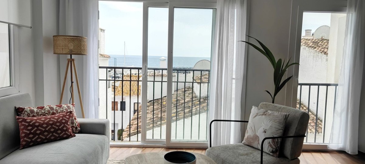 2 Bed Tussenverdieping Appartement in Puerto Banús in Puerto Banús, 