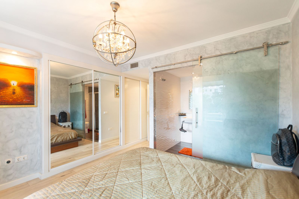 2 Bed شقة في الطابق الأرضي in Puerto Banús في Puerto Banús, شقة