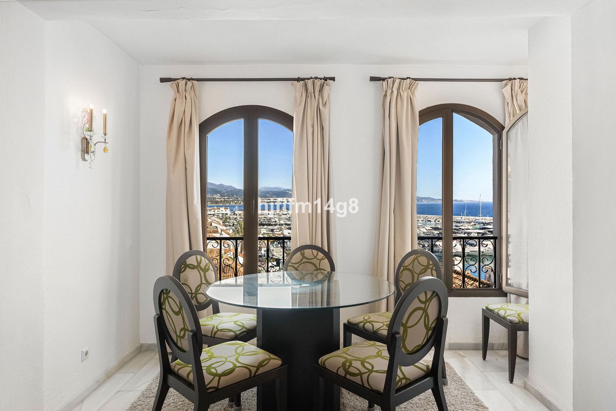 2 Bed Stanovanje v srednjem nadstropju in Puerto Banús v Puerto Banús, Apartma