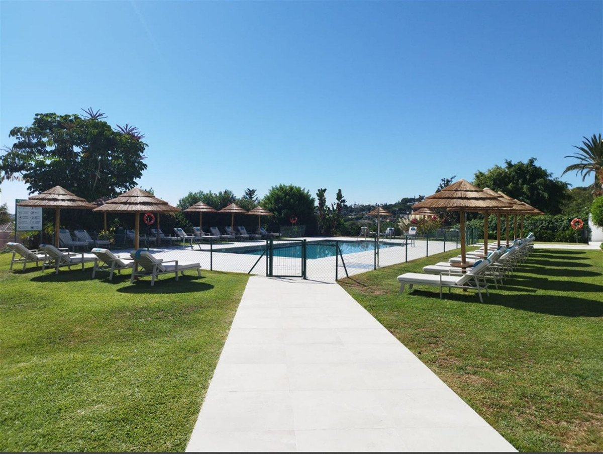 2 Bed Middle Floor Apartment in Nueva Andalucía in Nueva Andalucía, Apartment