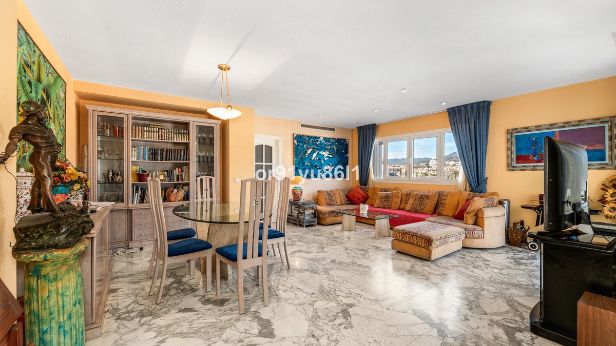 2 Bed Middle Floor Apartment in Puerto Banús in Puerto Banús, Apartment