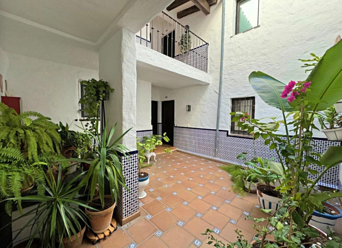 2 Bed Middle Floor Apartment in Puerto Banús in Puerto Banús, Apartment