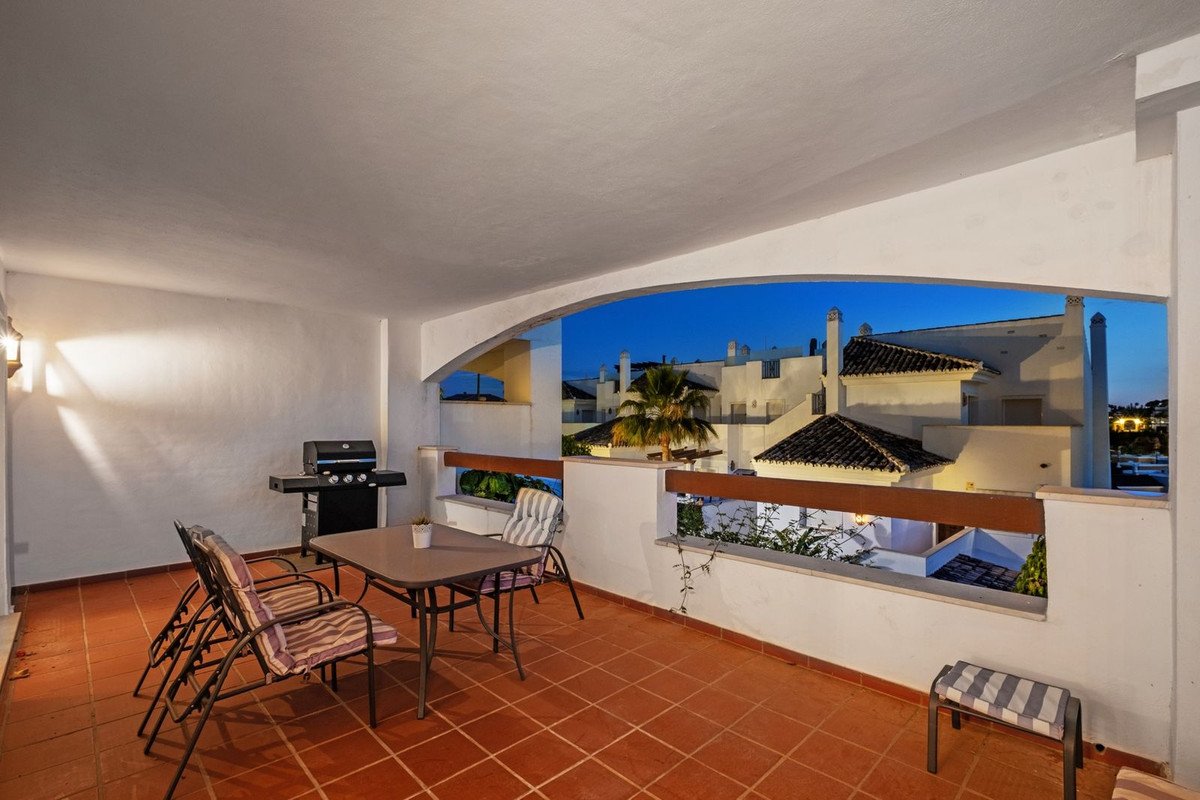 2 Bed Middle Floor Apartment in Nueva Andalucía in Nueva Andalucía, Apartment