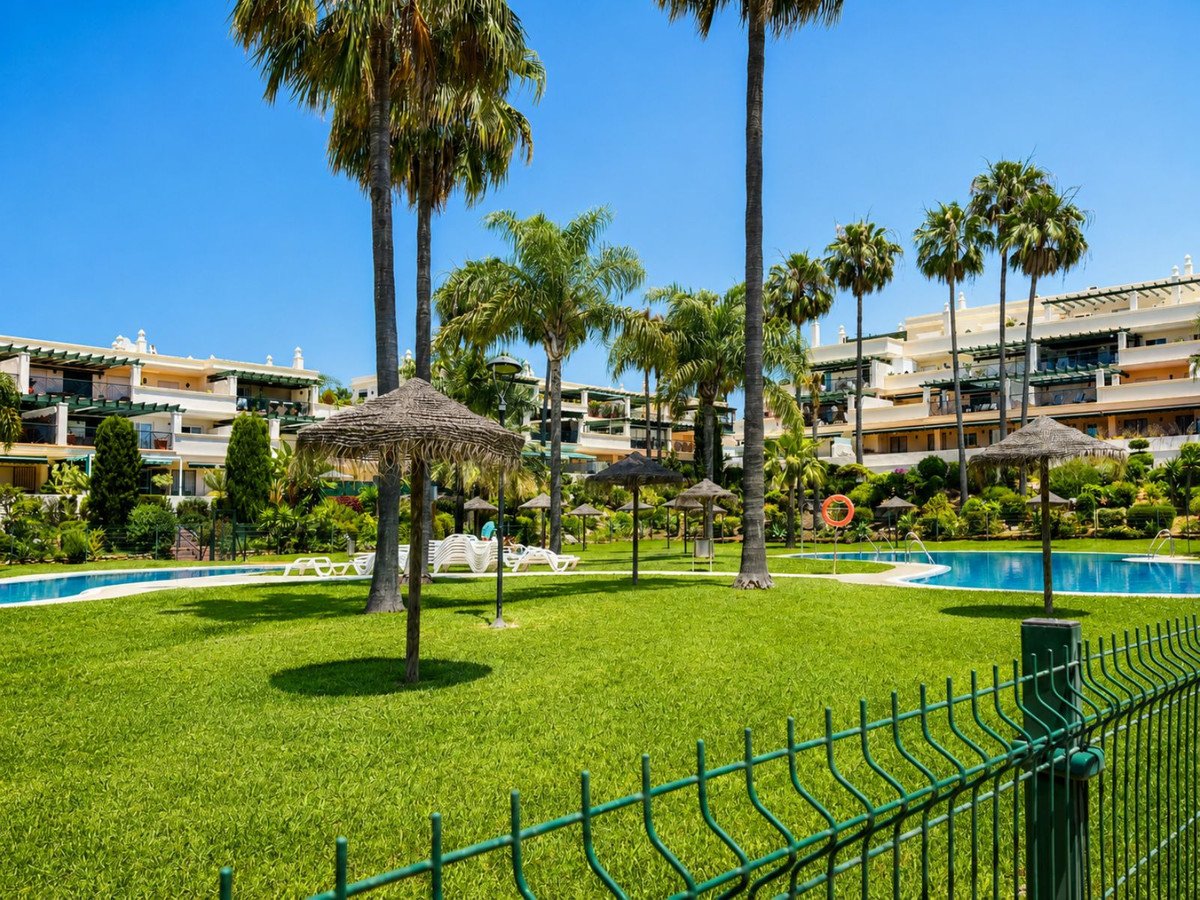 2 Bed Bovenste Verdieping Appartement in Nueva Andalucía in Nueva Andalucía, Appartement