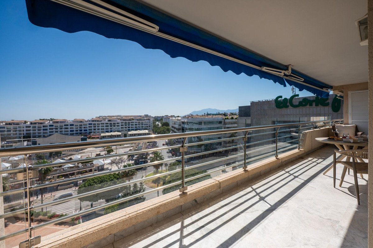 2 Bed Middle Floor Apartment in Puerto Banús in Puerto Banús, Apartment