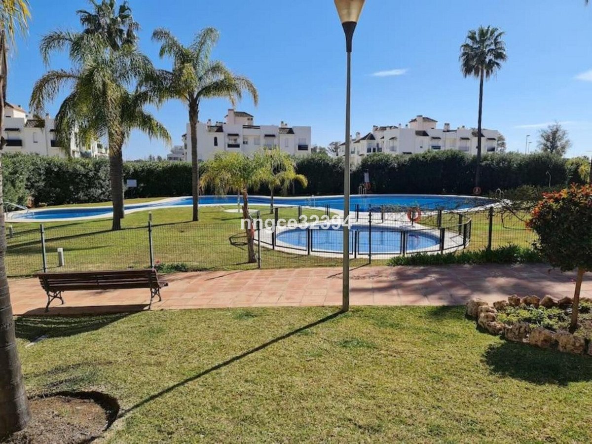 2 Bed شقة في الطابق الأوسط in Puerto Banús في Puerto Banús, شقة