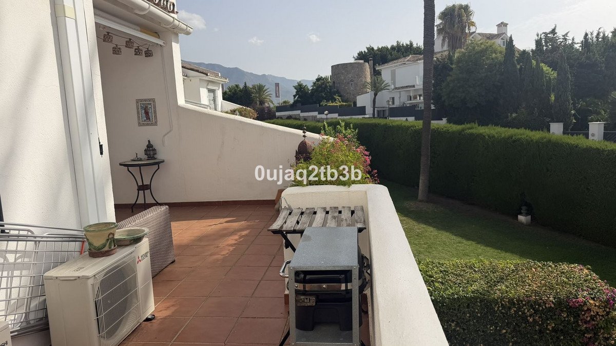 2 Bed شقة في الطابق الأوسط in Nueva Andalucía في Nueva Andalucía, 