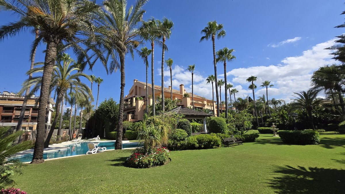 2 Bed شقة في الطابق الأرضي in Puerto Banús في Puerto Banús, شقة