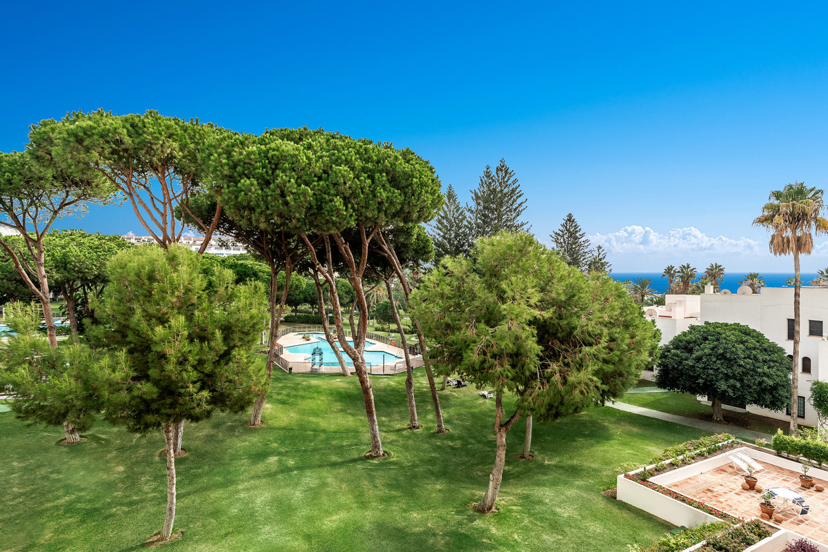 2 Bed شقة في الطابق الأوسط in Puerto Banús في Puerto Banús, شقة