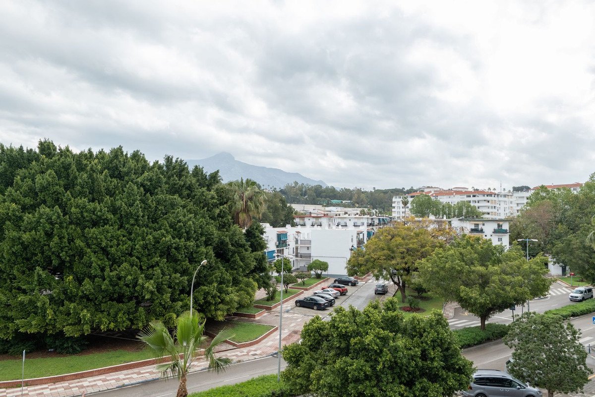 2 Bed Tussenverdieping Appartement in Nueva Andalucía in Nueva Andalucía, 