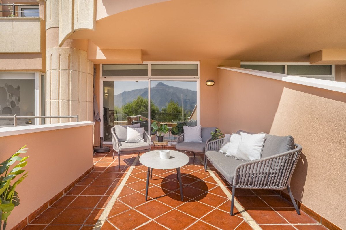 2 Bed Middle Floor Apartment in Nueva Andalucía in Nueva Andalucía, Apartment