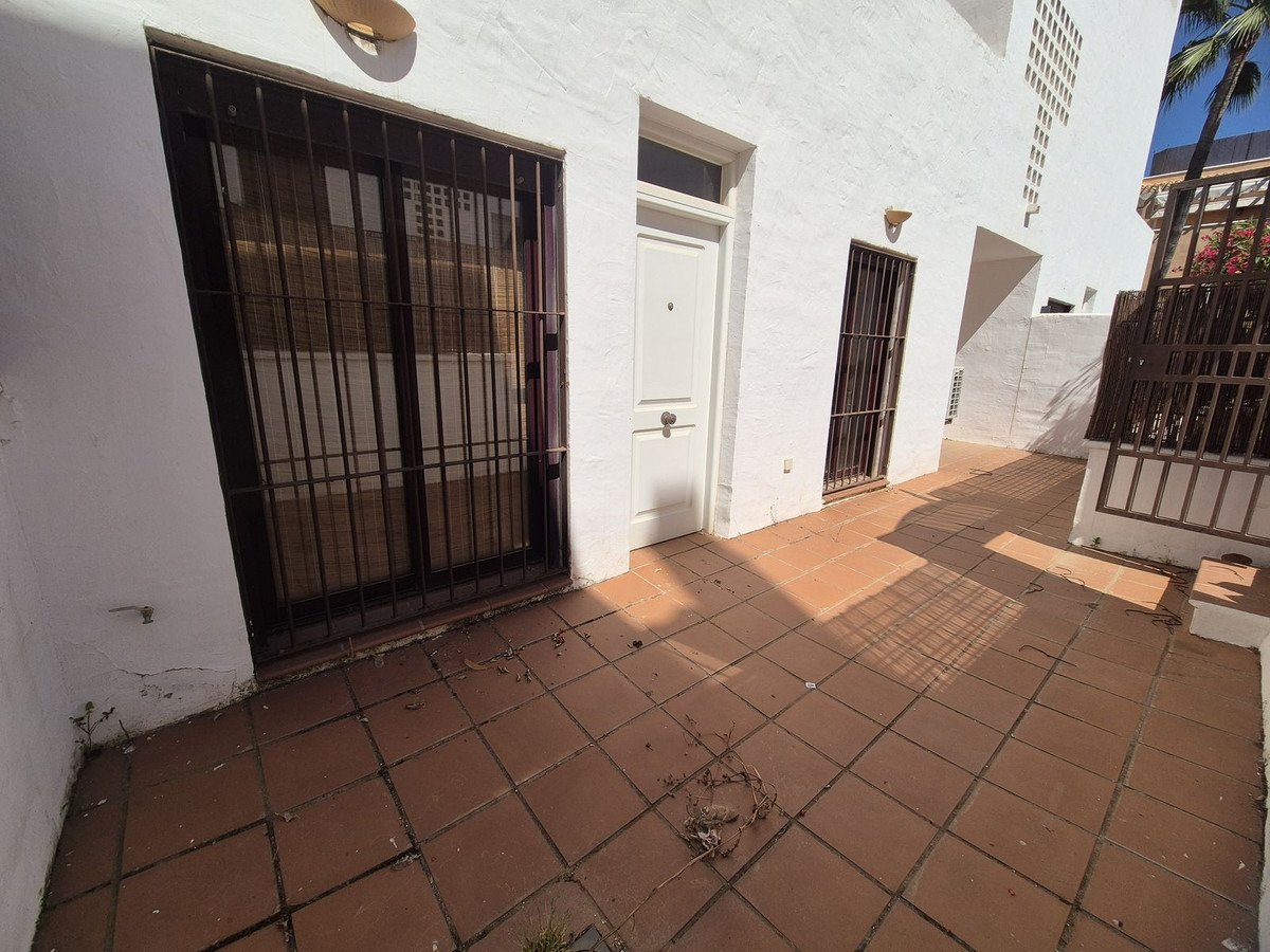 2 Bed شقة في الطابق الأرضي in Nueva Andalucía في Nueva Andalucía, 